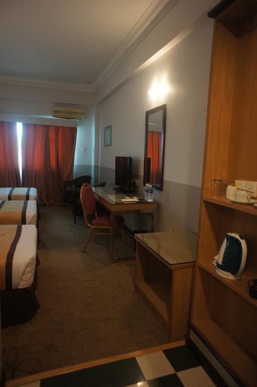 Tyng Garden Hotel Сандакан Экстерьер фото