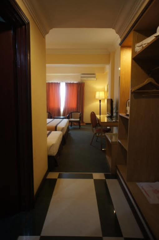 Tyng Garden Hotel Сандакан Экстерьер фото