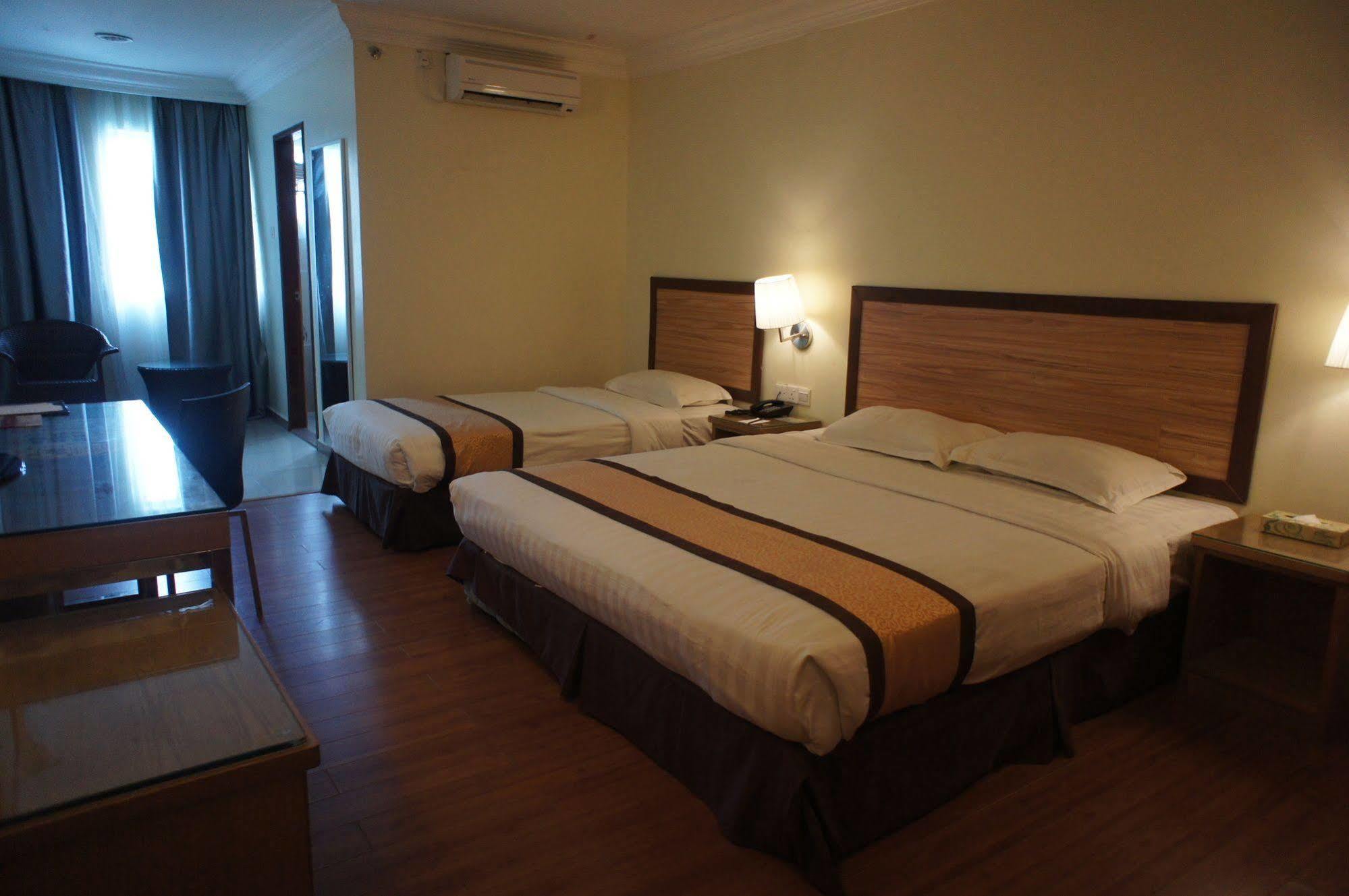 Tyng Garden Hotel Сандакан Экстерьер фото