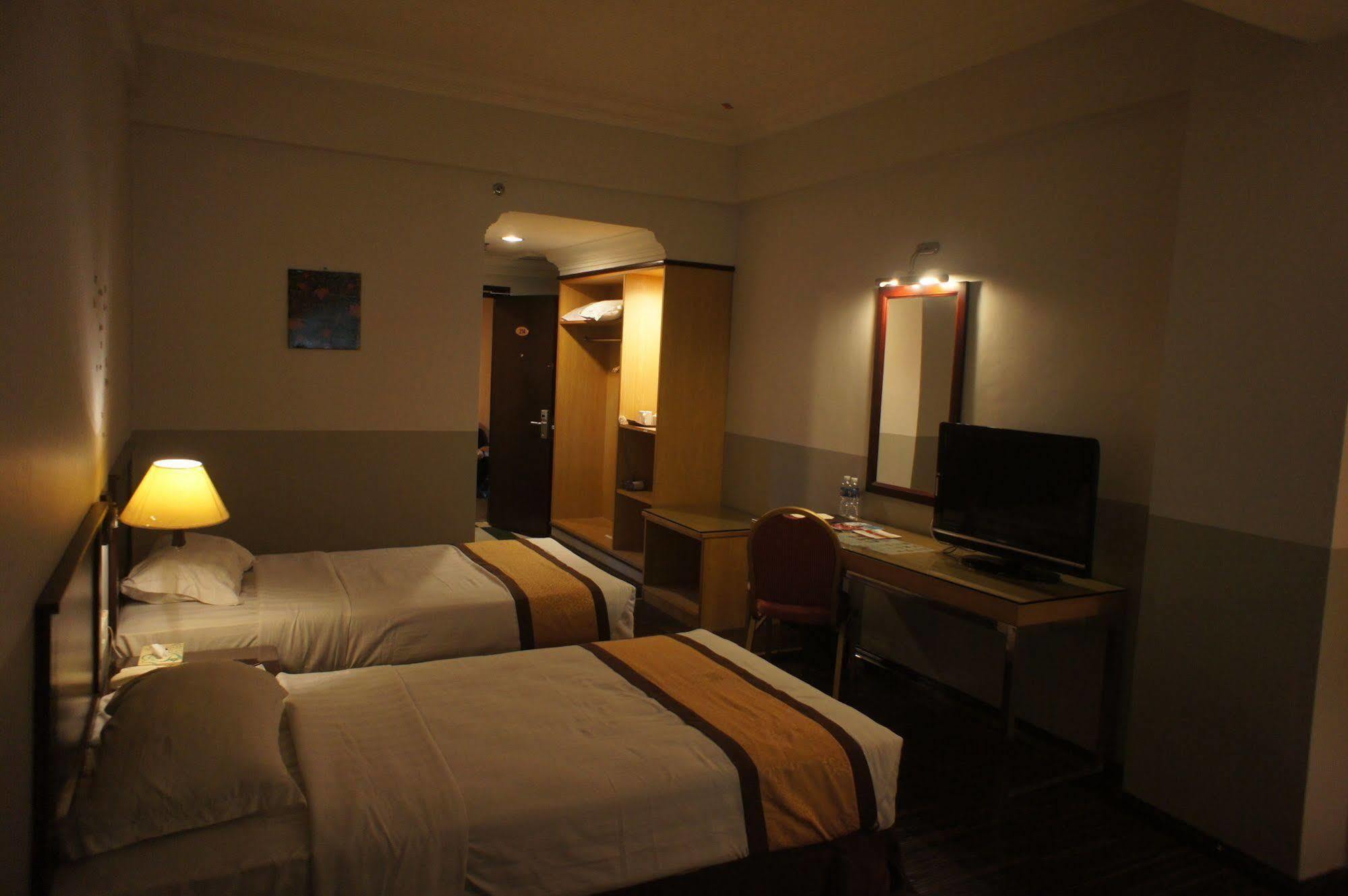 Tyng Garden Hotel Сандакан Экстерьер фото