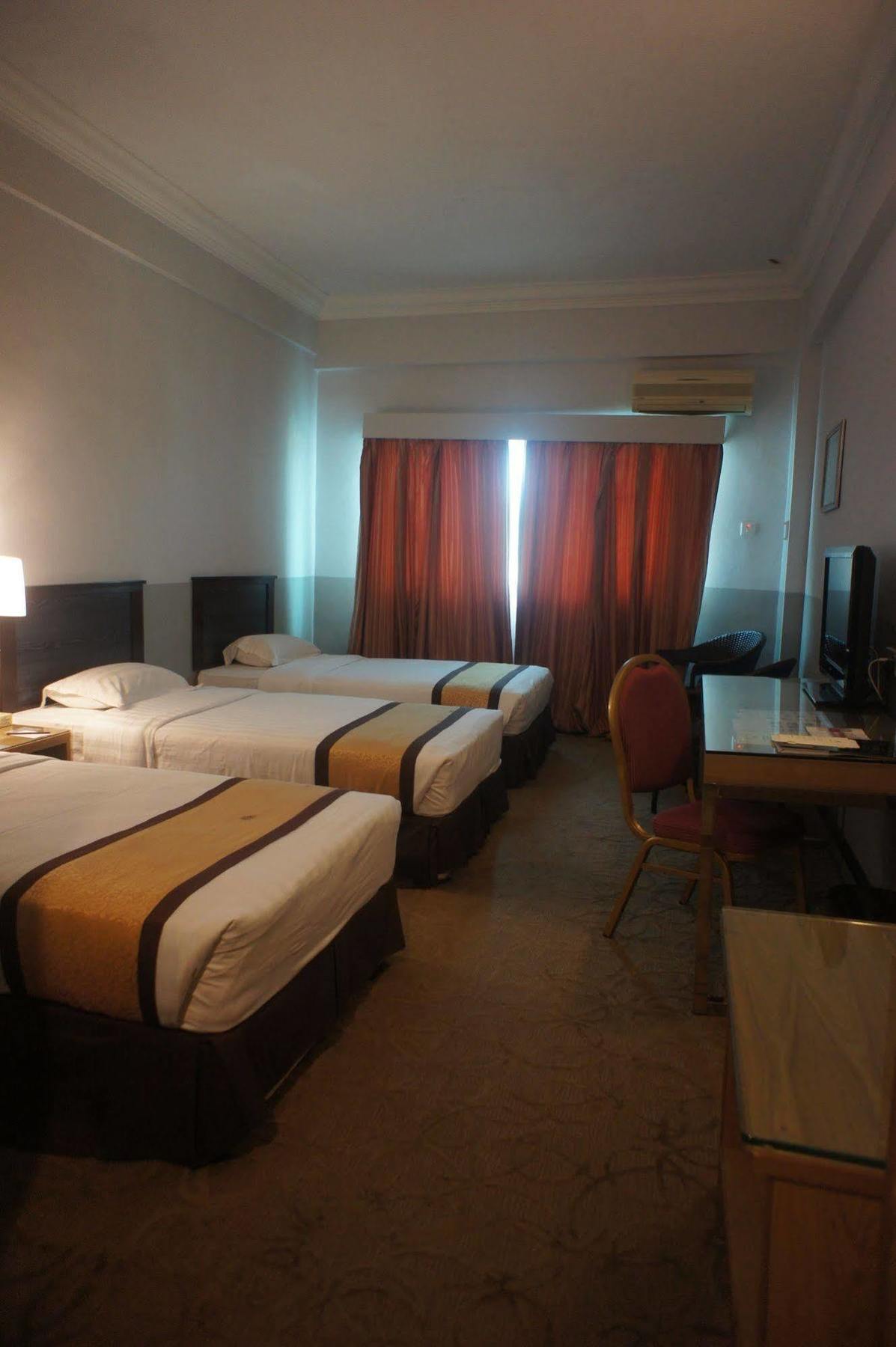 Tyng Garden Hotel Сандакан Экстерьер фото