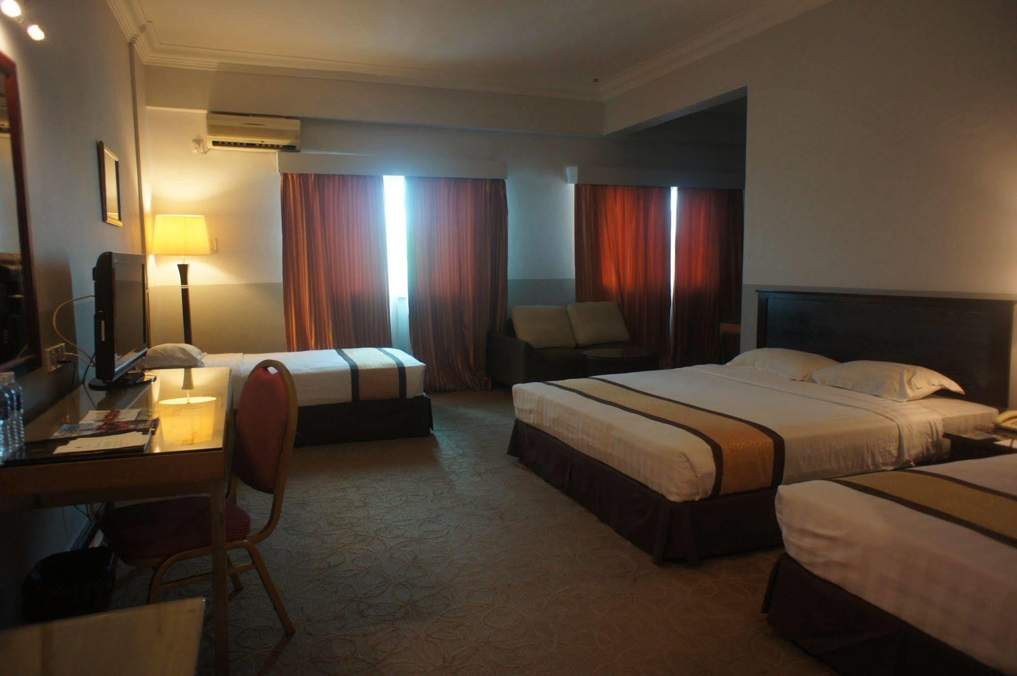 Tyng Garden Hotel Сандакан Экстерьер фото