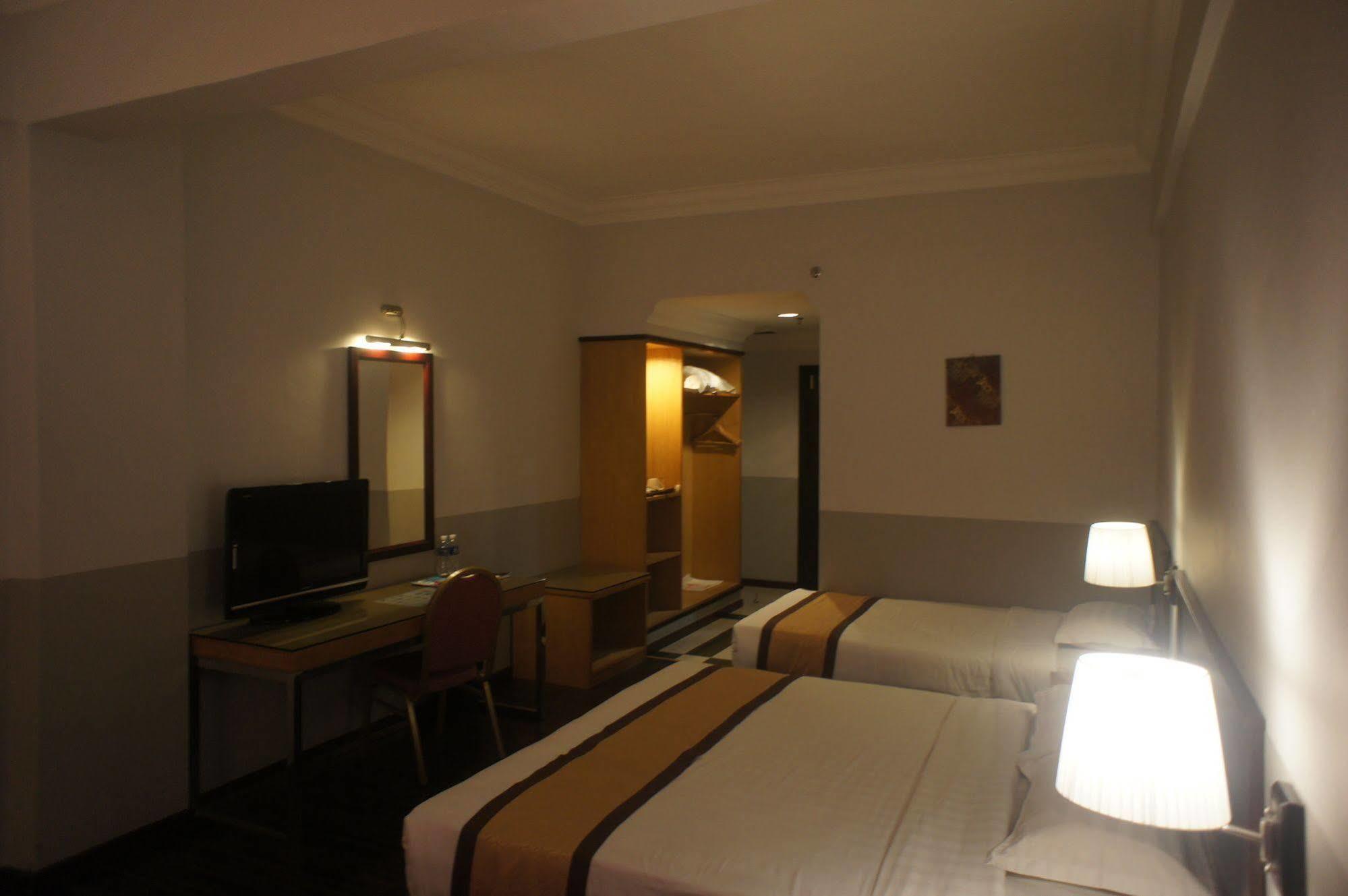 Tyng Garden Hotel Сандакан Экстерьер фото