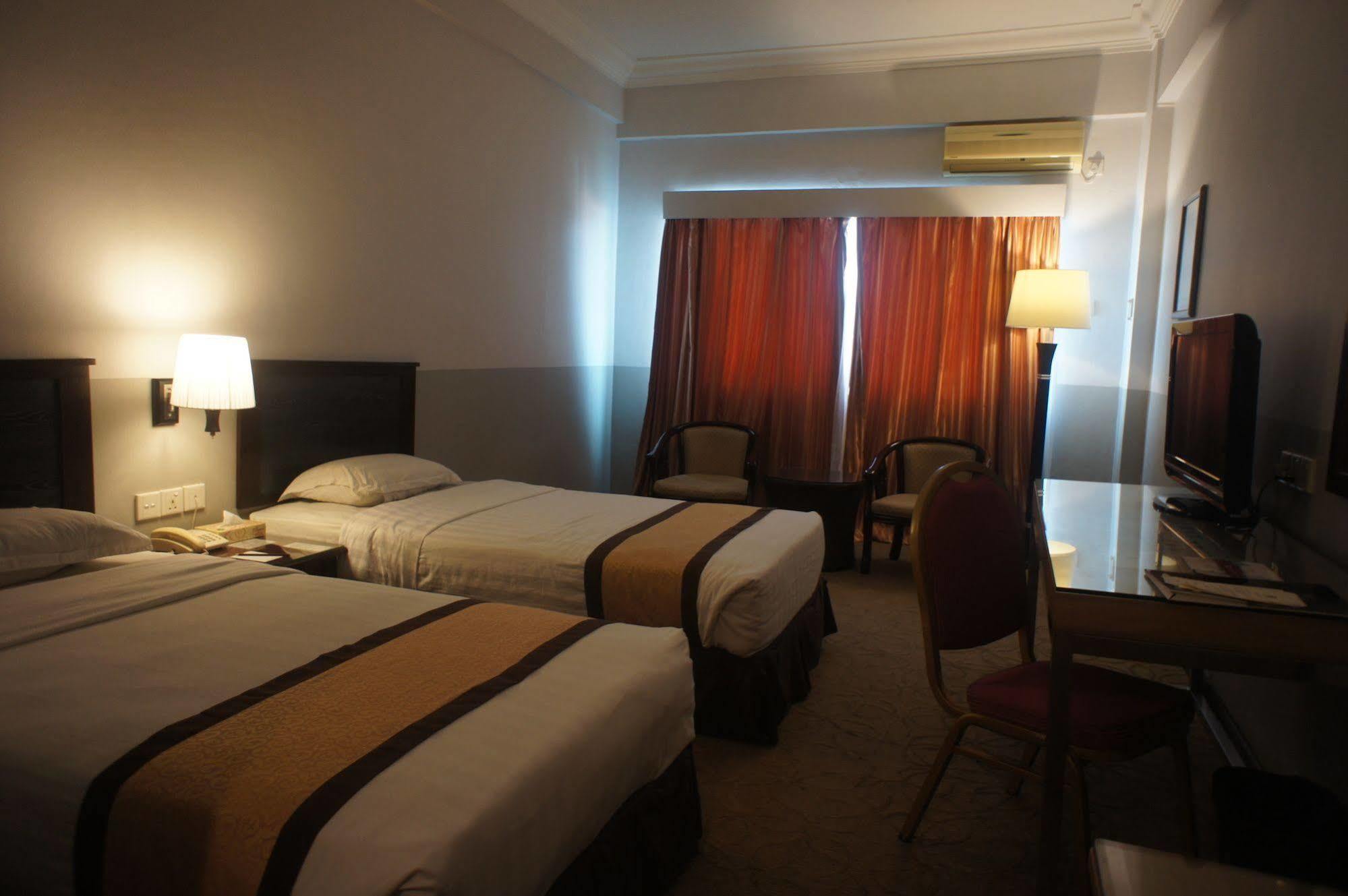 Tyng Garden Hotel Сандакан Экстерьер фото