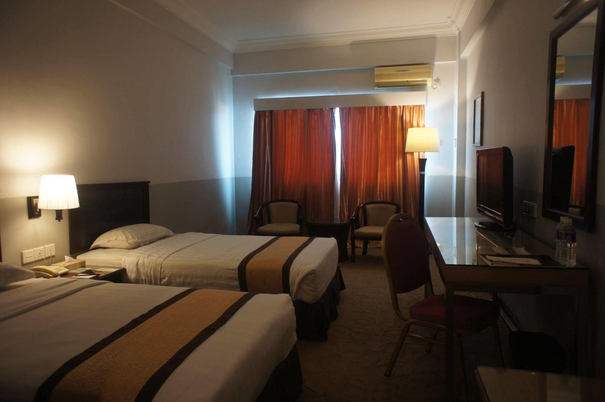 Tyng Garden Hotel Сандакан Экстерьер фото