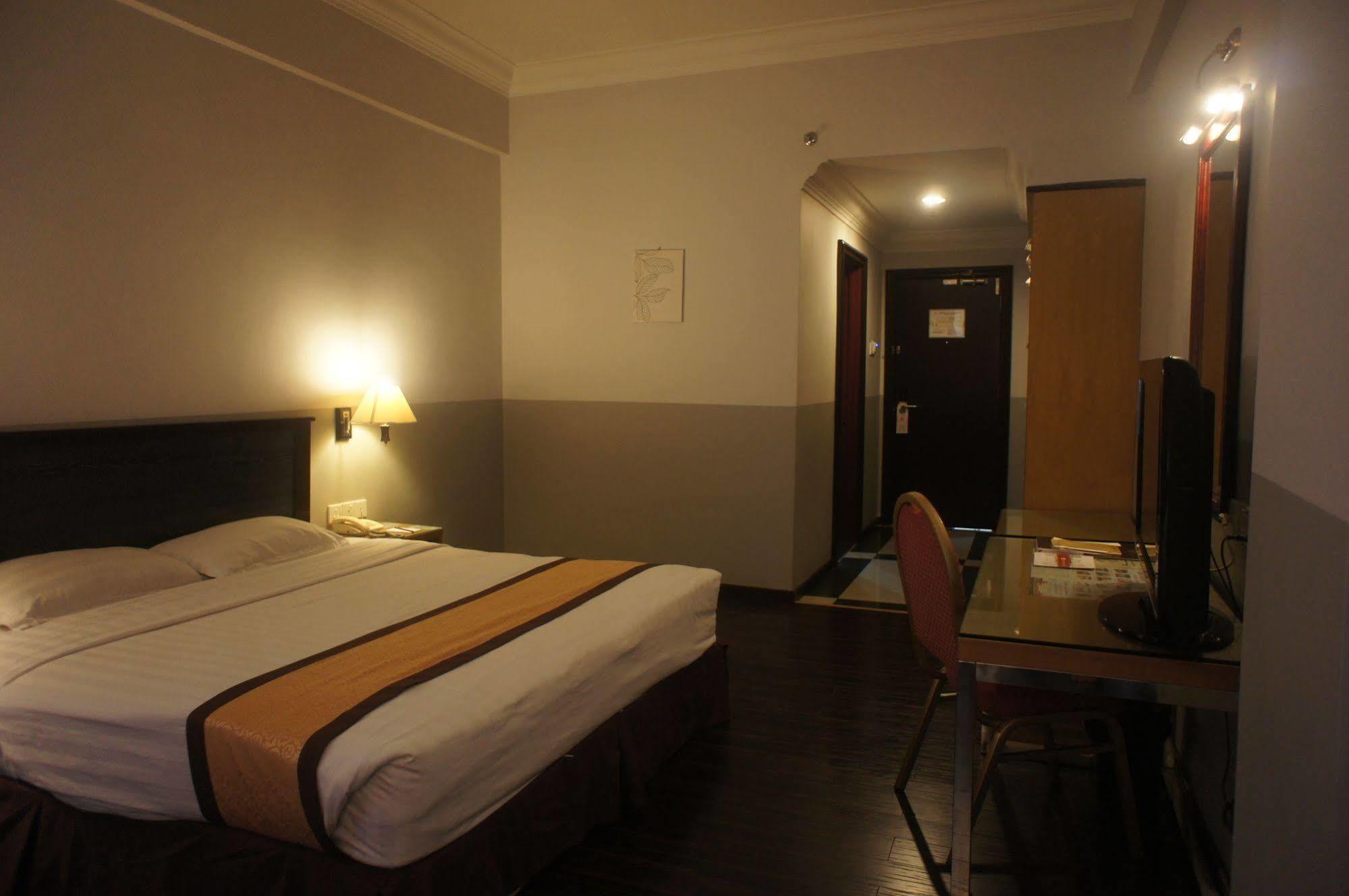 Tyng Garden Hotel Сандакан Экстерьер фото