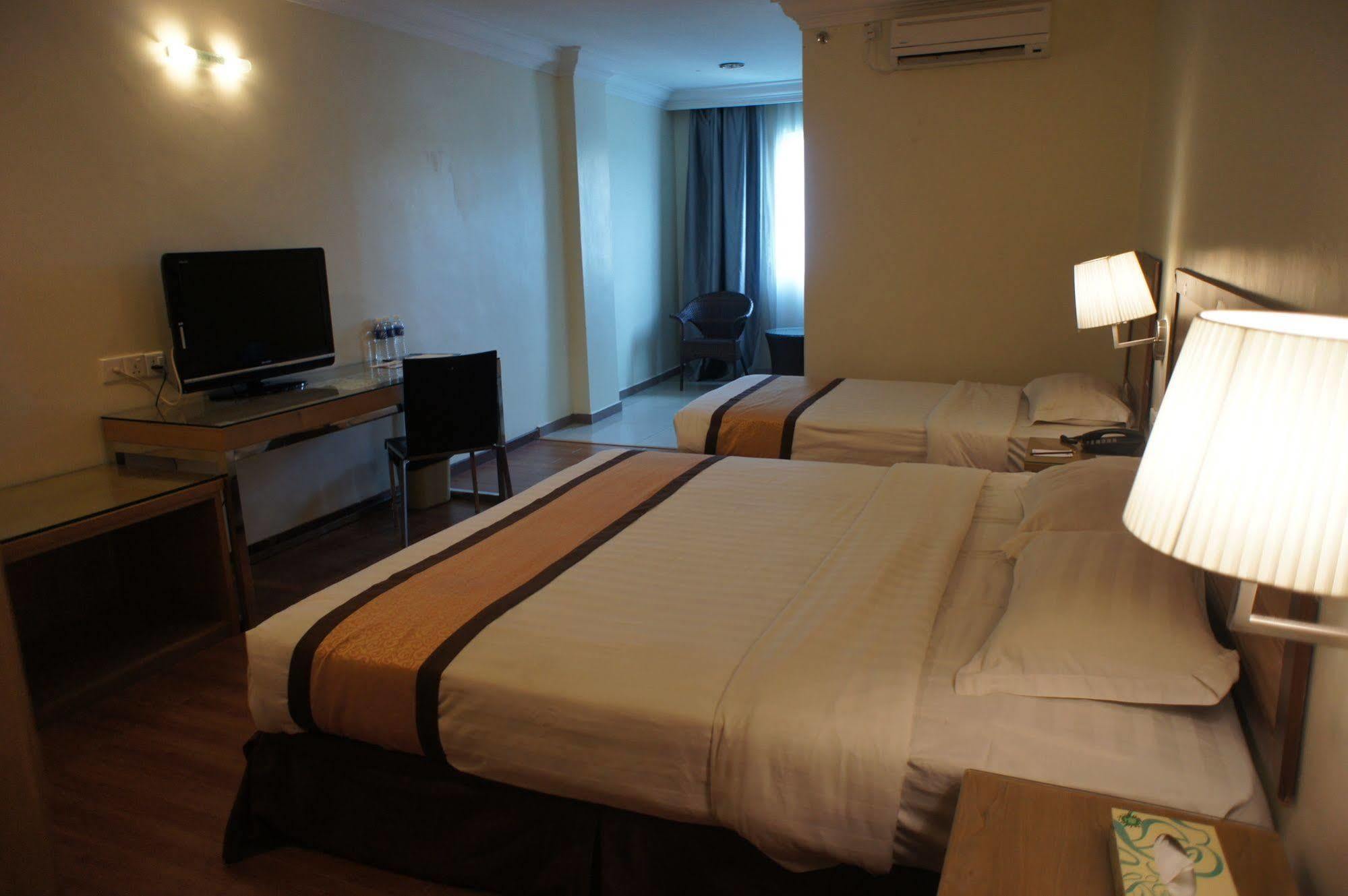 Tyng Garden Hotel Сандакан Экстерьер фото
