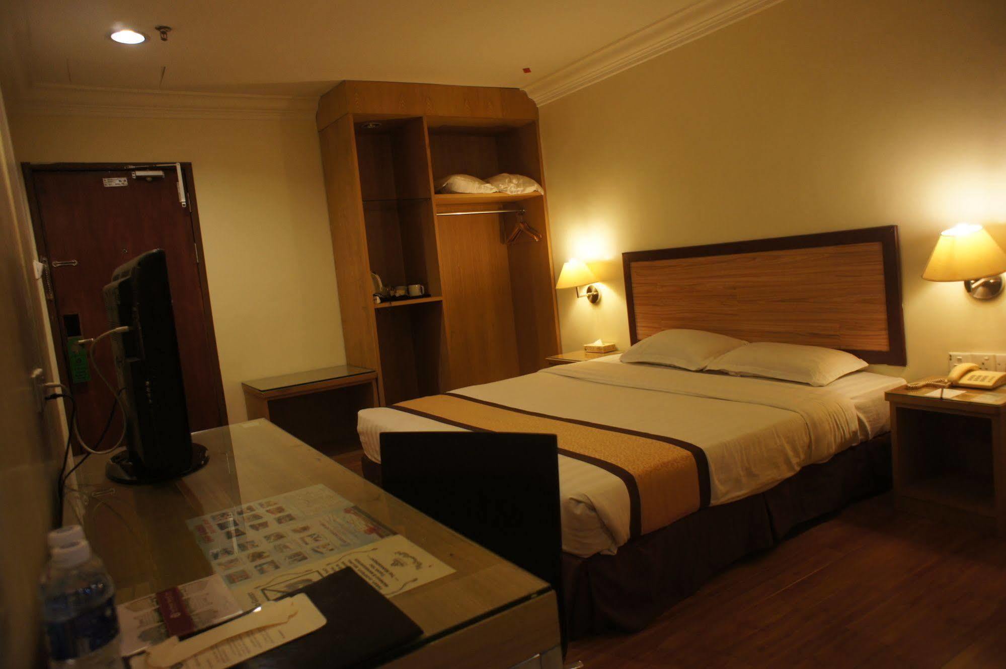 Tyng Garden Hotel Сандакан Экстерьер фото