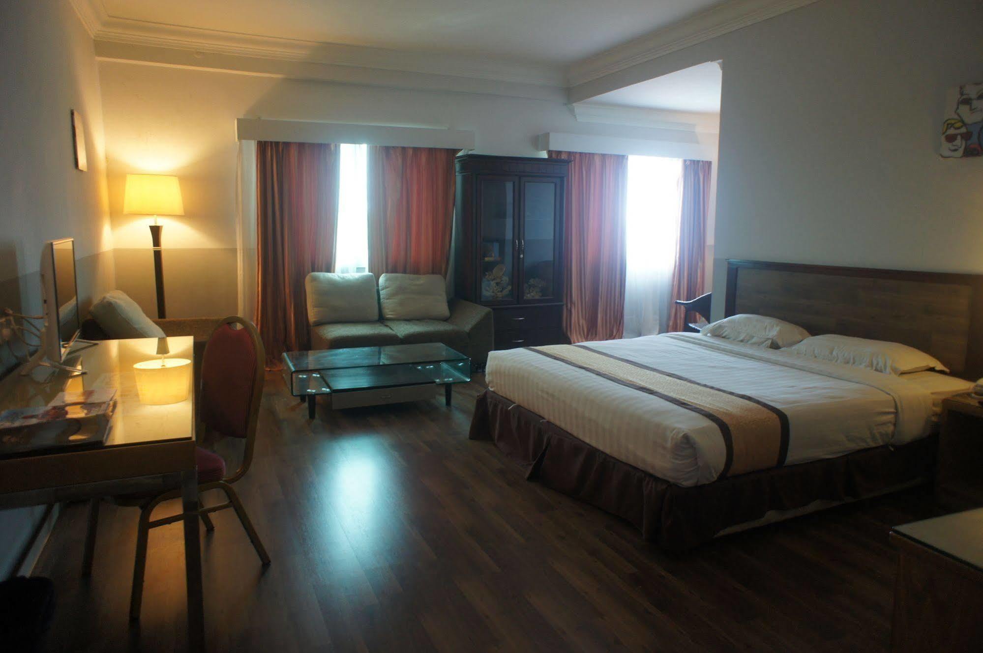 Tyng Garden Hotel Сандакан Экстерьер фото
