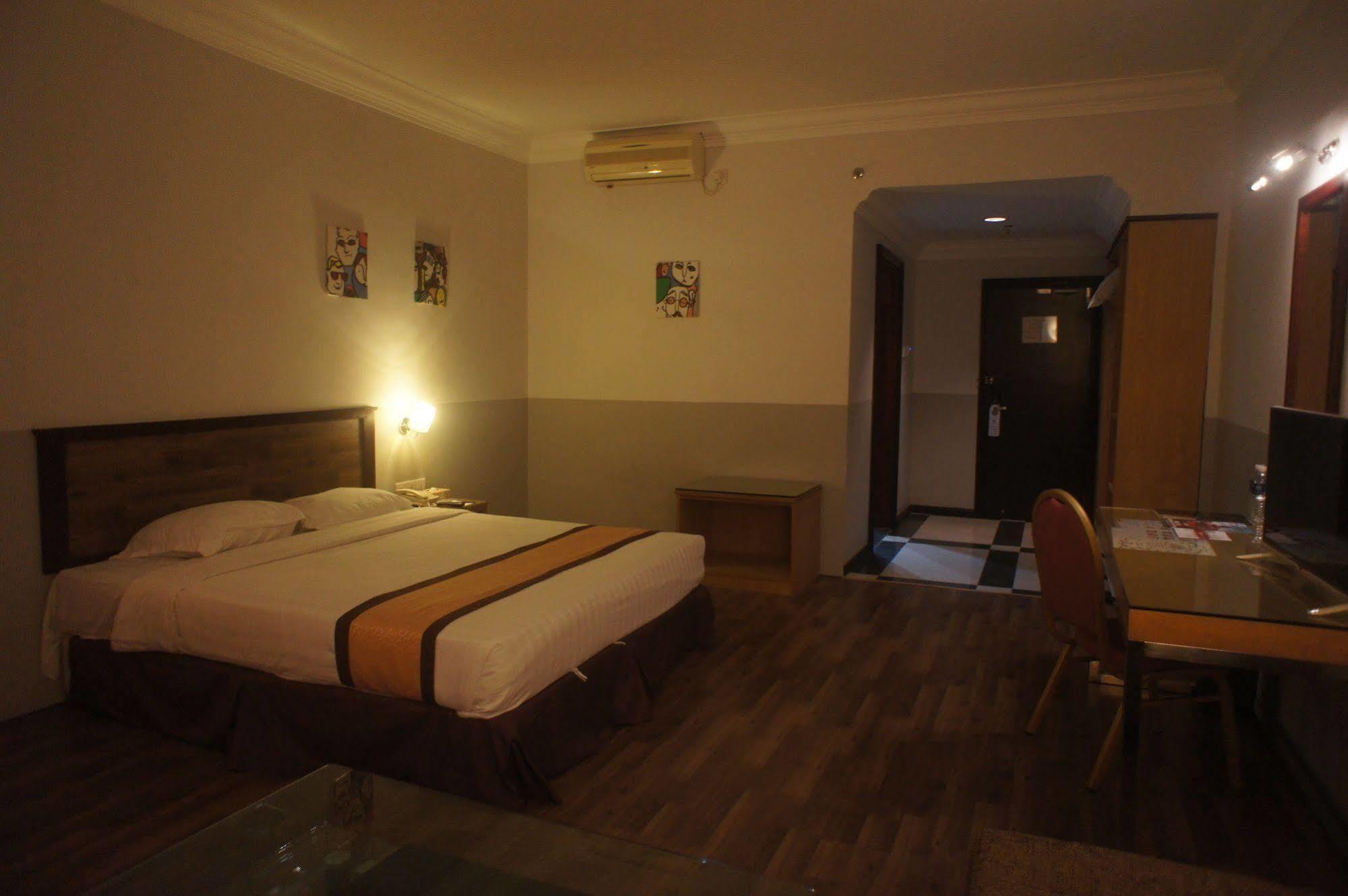 Tyng Garden Hotel Сандакан Экстерьер фото