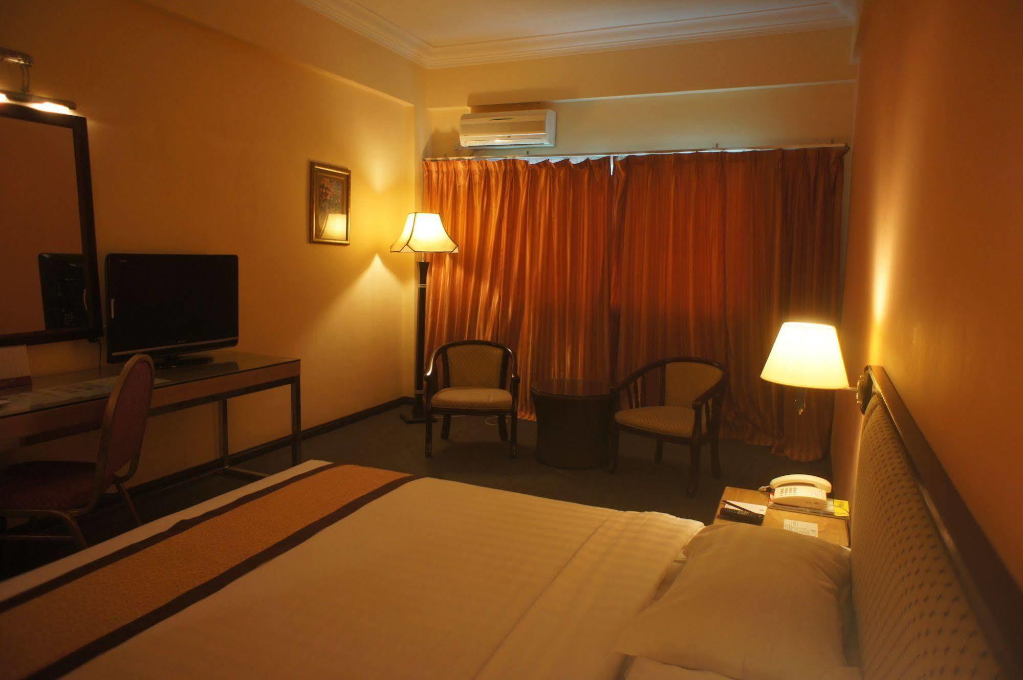 Tyng Garden Hotel Сандакан Экстерьер фото